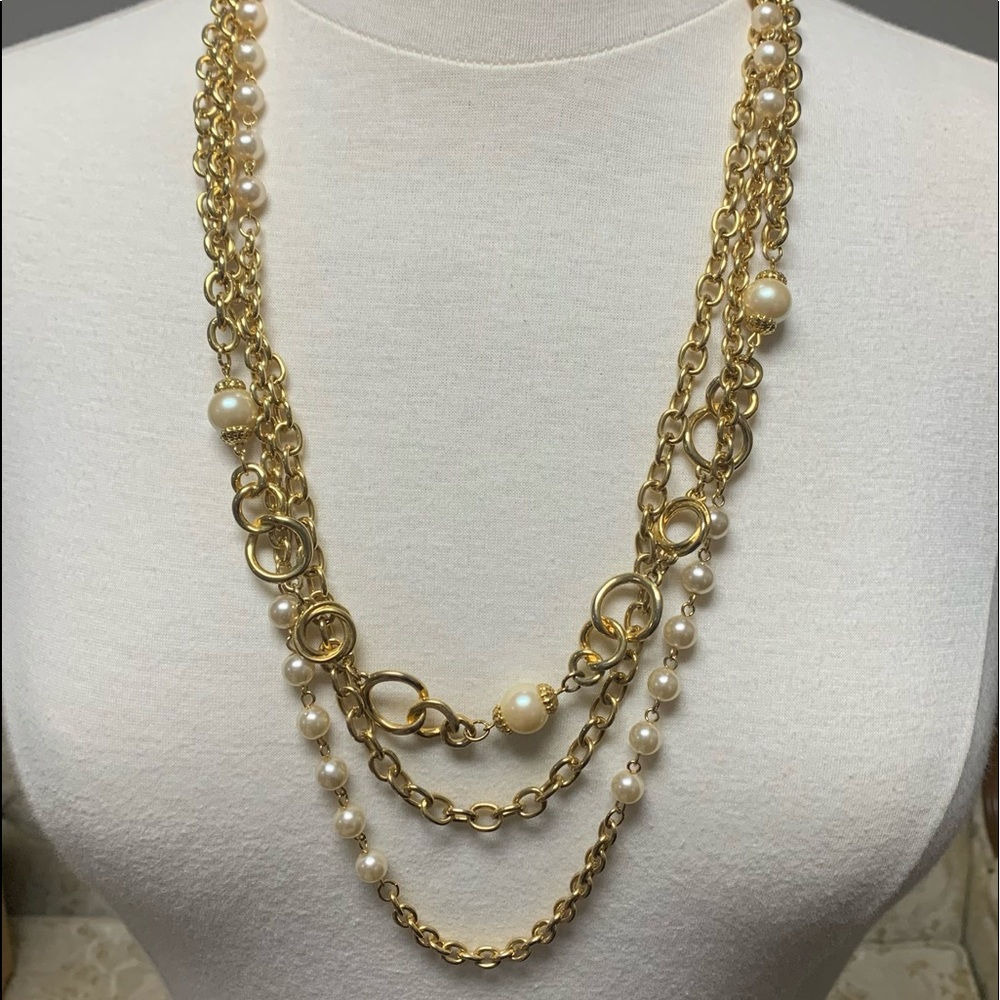 EUC gold and pearl premiere designs necklace